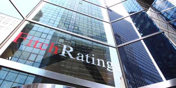 Фото – Fitch отозвало рейтинги России на фоне санкций ЕС