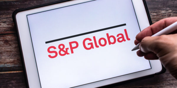 Фото – S&P Global Ratings снизило рейтинг РФ до преддефолтного уровня