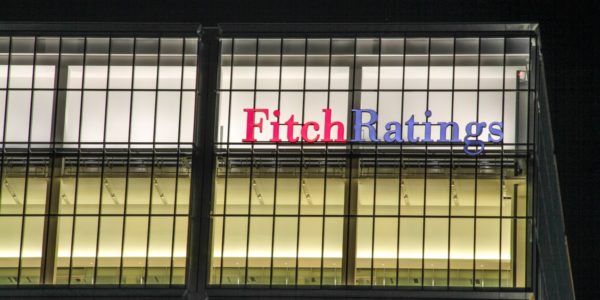 Фото – Fitch отзовет рейтинги всех компаний РФ на фоне санкций ЕС
