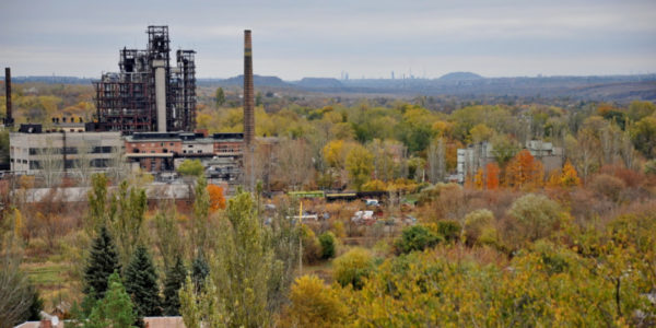 Фото – Фенольний завод у Торецьку зазнав ракетного обстрілу