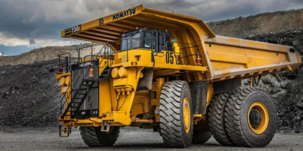 Фото – Komatsu планирует отправить на испытания «водородный» самосвал