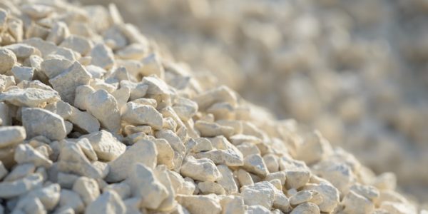 Фото – Постачання вапняку залізницею у 2023 році скоротились на 9% р./р.
