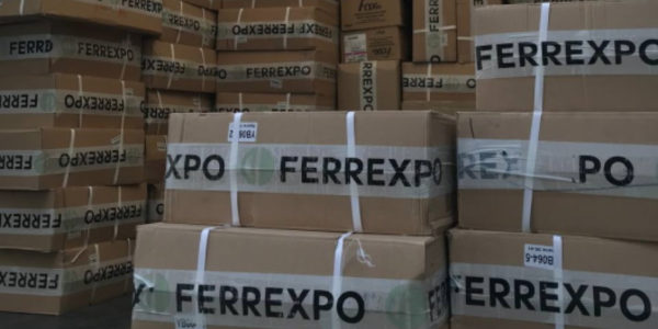 Фото – Ferrexpo приобрела партию одежды и обуви для переселенцев в Полтаве