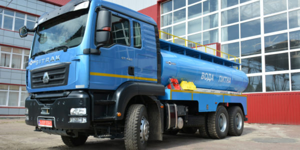 Фото – «Пожмашина» створила автоцистерну для питної води на шасі Sitrak