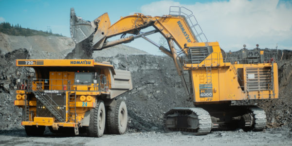 Фото – Komatsu відновлює поставки запчастин для техніки в Україні