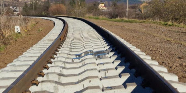 Photo – Ukrzaliznytsia is laying a new track from Khirov to the border with Poland