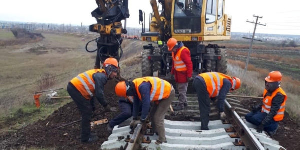 Фото – «Залізниця Молдови» ремонтує залізничну лінію на кордоні з Україною