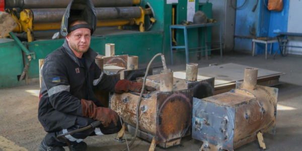Фото – «Метінвест» виготовив 5 тис. польових пічок для ЗСУ та прифронтових міст