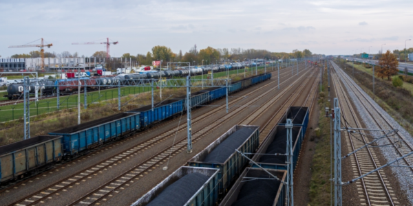 Фото – Между войной и тарифами: выживет ли экономика от роста стоимости услуг «Укрзалізниці»