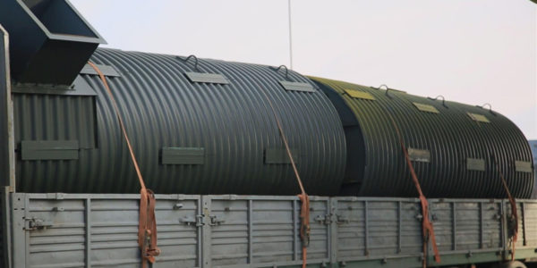Фото – «Метінвест» передав захисникам України вже 200 мобільних укриттів