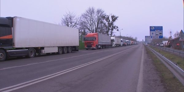 Фото – Бізнес втрачає €300 на добу через простій однієї вантажівки на польському кордоні – Клименко