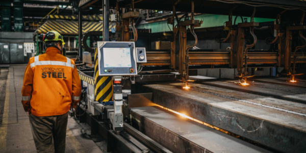 Фото – Vitkovice Steel забронировала 1 млн т в год «зеленых» слябов из Омана