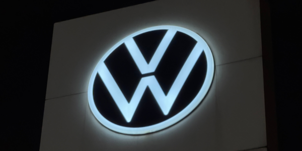 Фото – Volkswagen закликає до скорочення зарплат на 10%