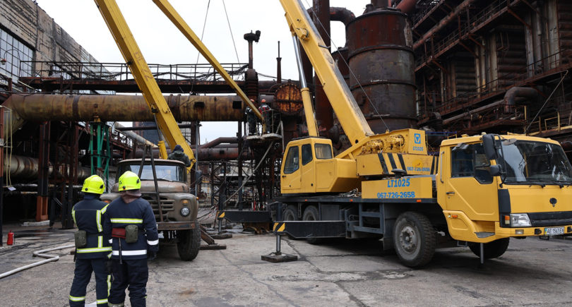 Фото – «Каметсталь» начала капитальный ремонт газовой магистрали коксохимического производства