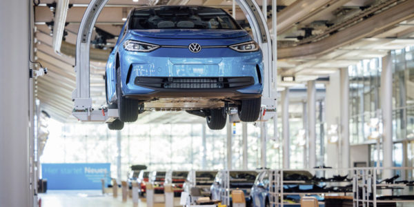 Фото – Volkswagen вперше за 88 років зупиняє завод у Німеччині